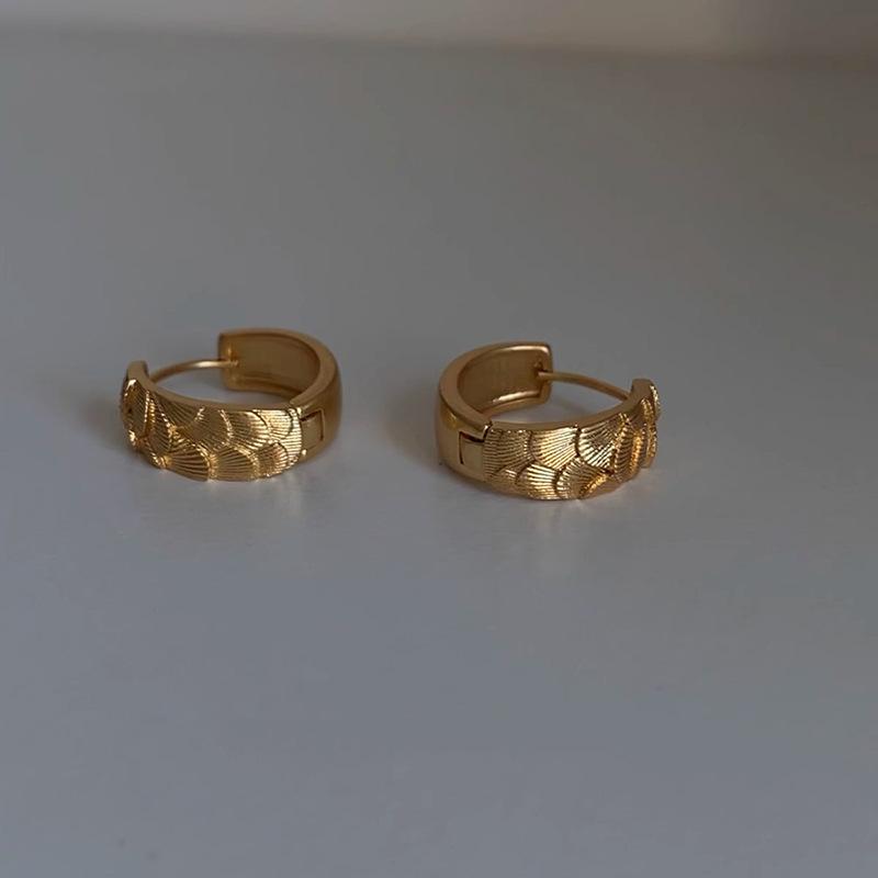 Textured Smooth Round Earrings Niche Versatile High-end Ear Buckles Fashion Light Luxury Temperament Earrings Women