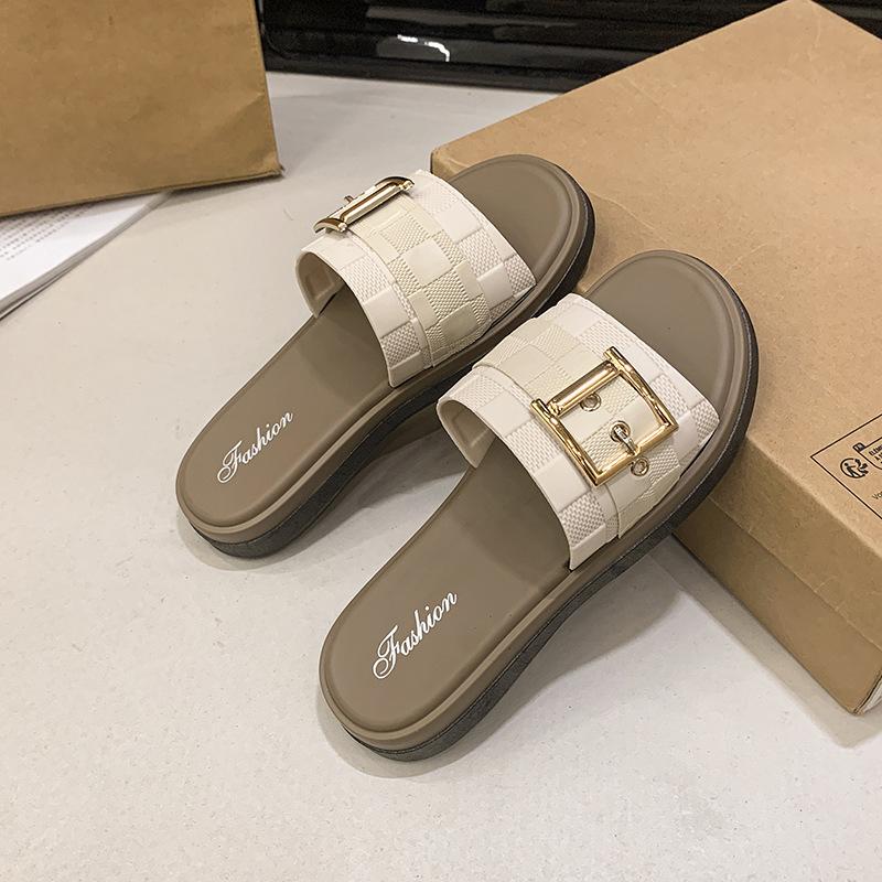 

Large size slippers women s summer new flat-bottomed slippers metal belt buckle outside wear one-word cool slippers 40 белый
