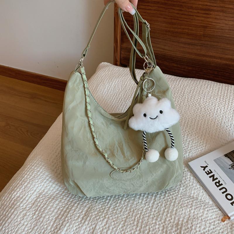 Contemporary 2024 Tote Bag With Chain Detail In Sophisticated Colors For Urban Fashion