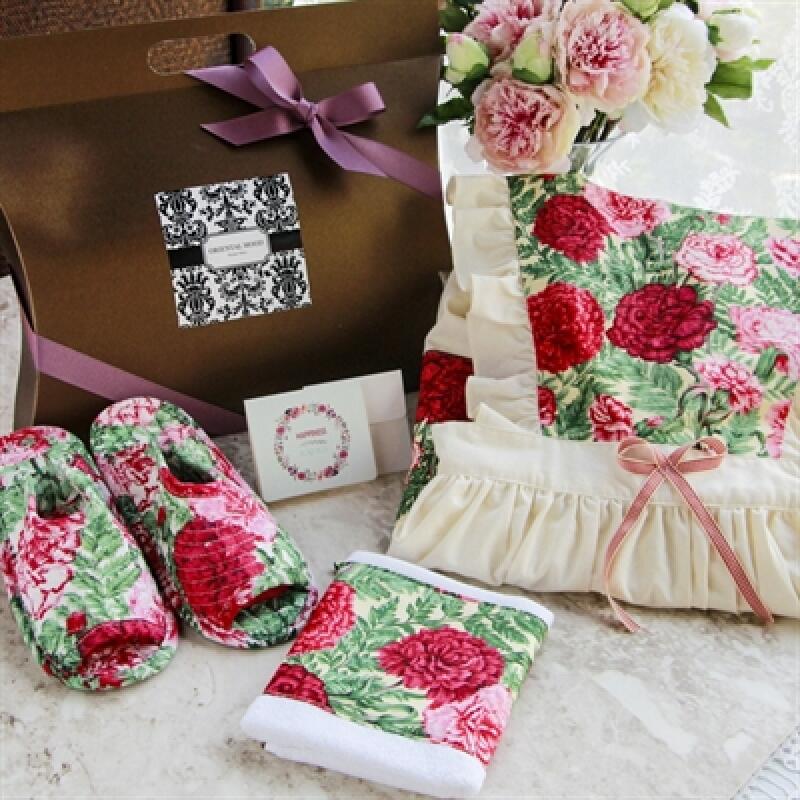 Waterproof apron + living slippers + hand towel