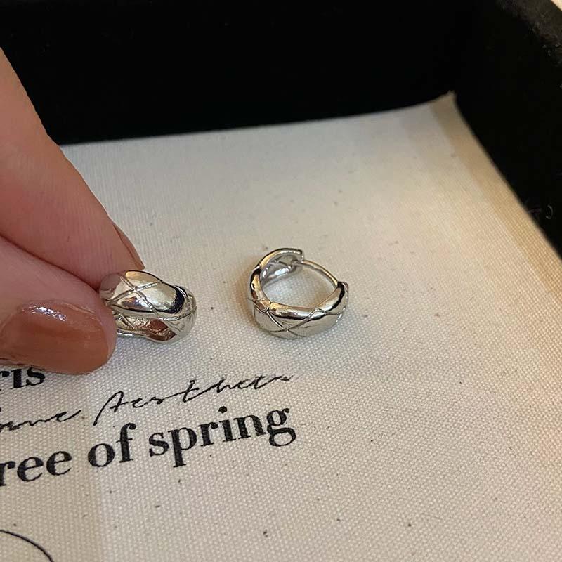 

Нові жіночі сережки з металевим колом і пряжкою Joker