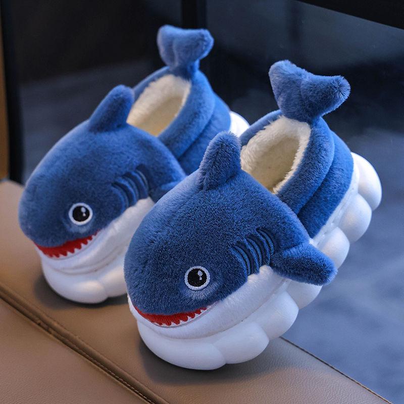 Kinder Cartoon Hai Baumwoll Hausschuhe - Jungen Winter 2024, Dicke Sohle, Indoor, Geschlossene Ferse, Flauschig.