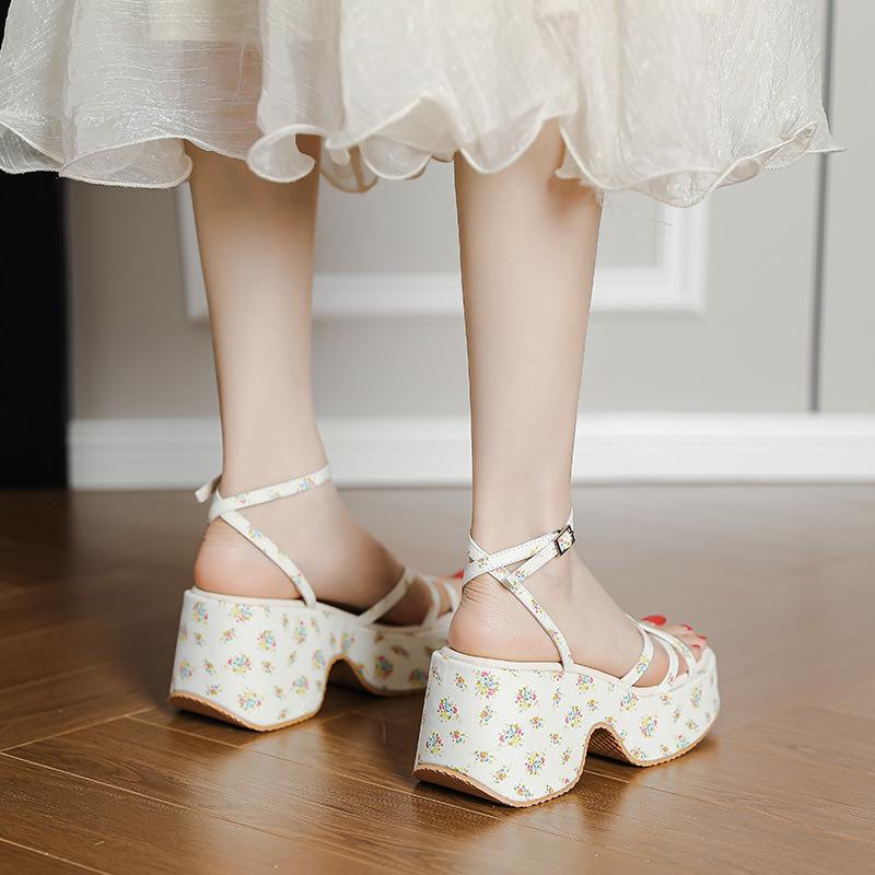 Muffin platform sandals women's summer new slope heel wear small height increase word with floral open-toed Roman shoes