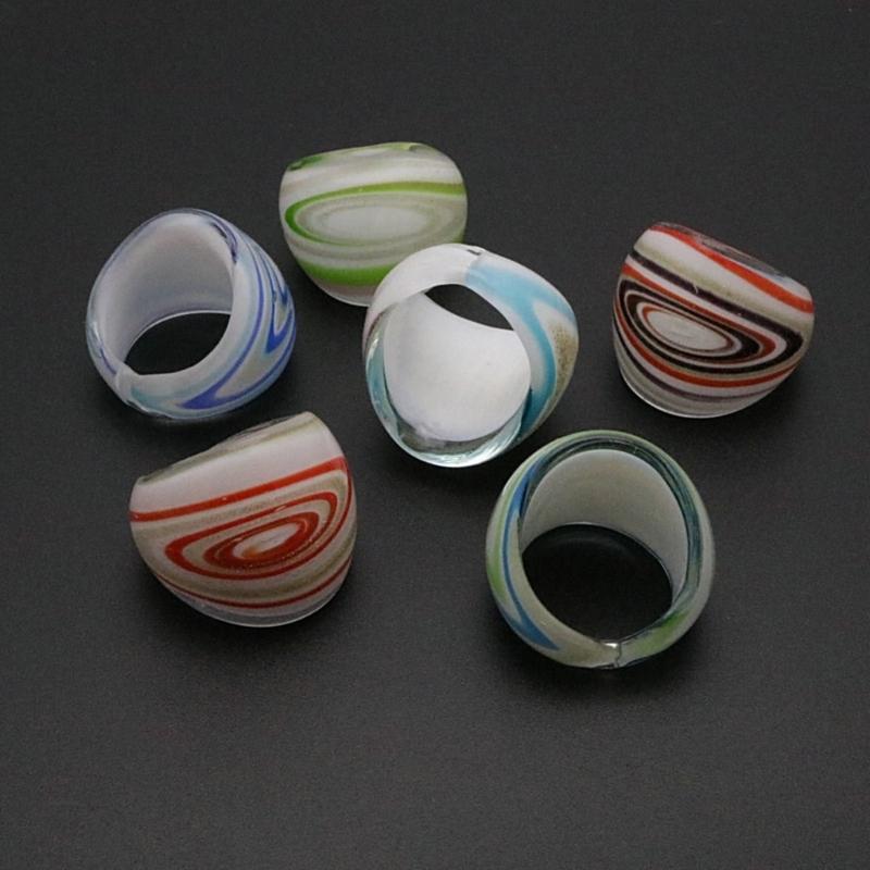 Ręcznie robione Pierścionki z Kwiatowego Szkła Oplatane Drutem Etniczna Biżuteria Inspirowana Galaktyką Artystycznie Wykonane Wygodne