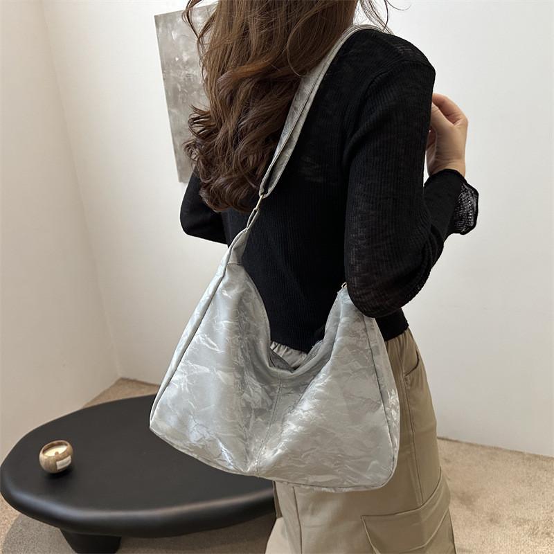 Chic Minimalist Shoulder Bag For Women And Men In Solid Colors Ideal For Daily Use