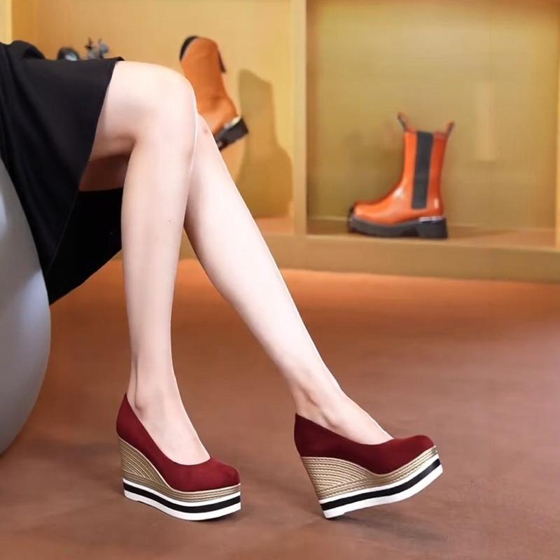 Damen Frühling und Sommer neue wasserdichte Plateau Keilabsatz Farbblock Wildleder leichte Mund Einzelne Schuhe