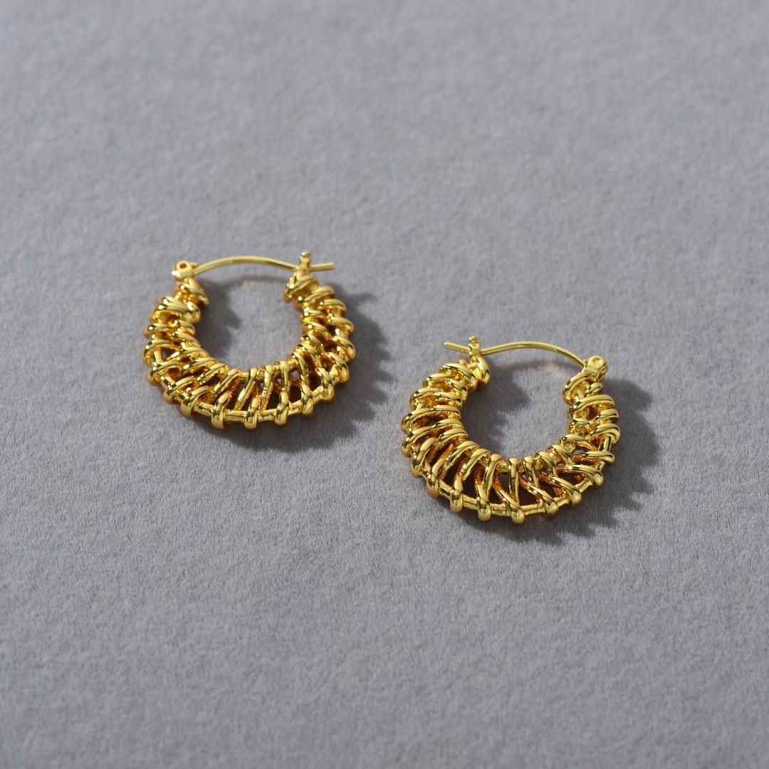 Ветер То же Позолоченное 18K Настоящим Золотом Плетеное Большое Лунное Полое Ушное Крепление Геометрические C-образные Серьги Женские