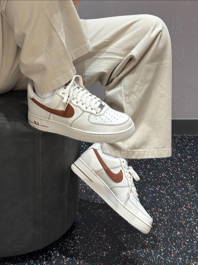 Nike Scarpe da Skateboard Unisex Air Force 1 Antiscivolo Resistenti all'Usura Low Top Sneakers Beige Marroni HQ2037-101
