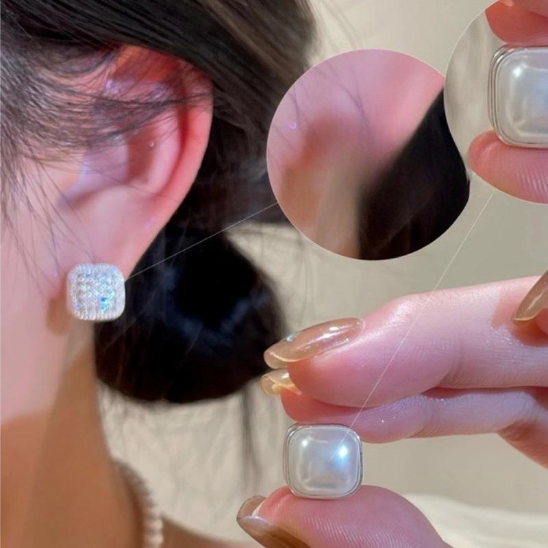 Exquisite Full-diamond Sweet Bow-shaped Pearl Stud Earrings for Women, Fashionable, Simple, Small, and Versatile. Ear Jewelry.