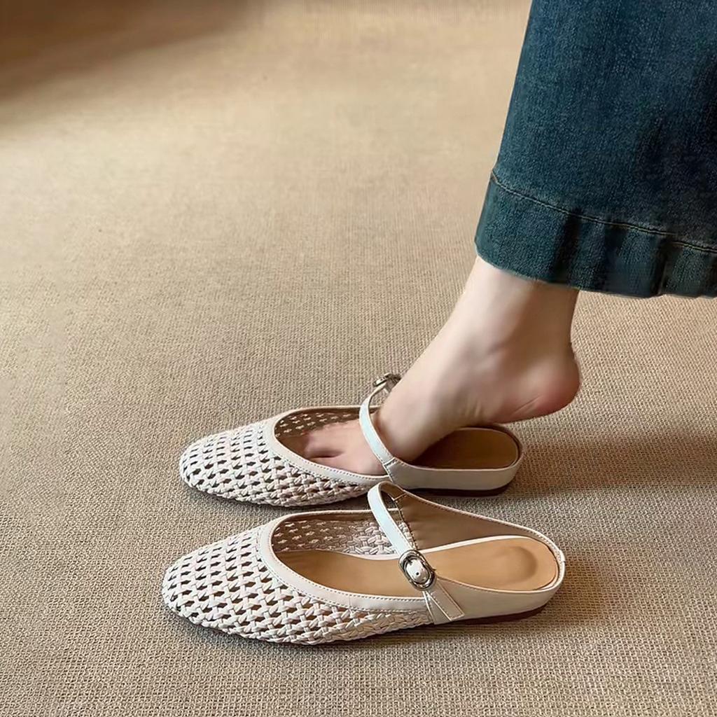 Hollow and breathable flat bottom versatile soft bottom slippers women's new spring and summer women's outer wear bag head half slippers