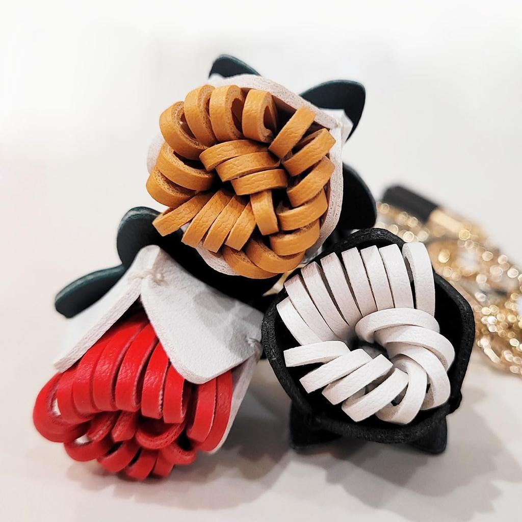 [byDream] 3D Flower Key Ring with Charm, Car Keychain, PU Leather, Phone and Bag Keyring, Bag Decoration (White)