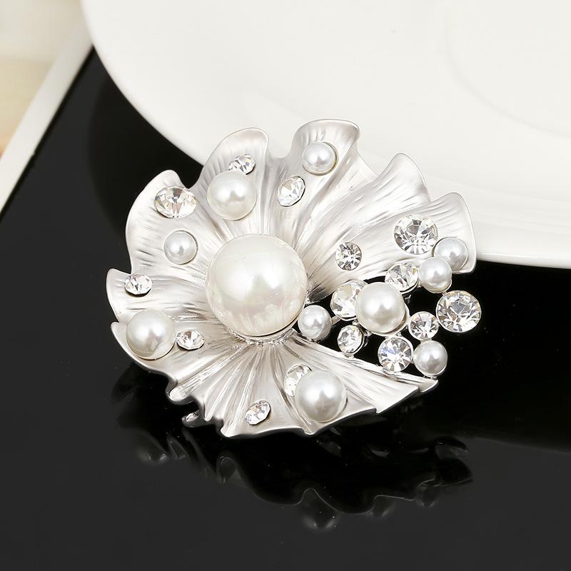 

Знаменитая жемчужина брошь в виде листка лотоса женская универсальная пуговица для корсажа темпераментная булавка кардиган шелковый шарф шаль пряжка