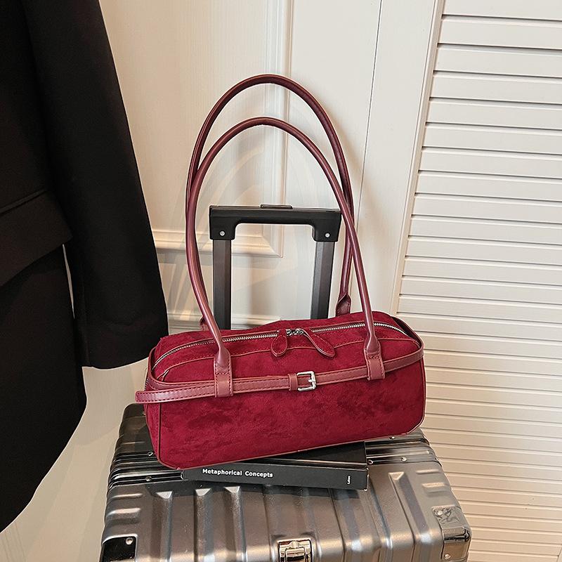 

Матовая коровья кожа сумка для боулинга женская высококачественная кожа нишевая средневековая сумка подмышку замшевая сумка на плечо красный