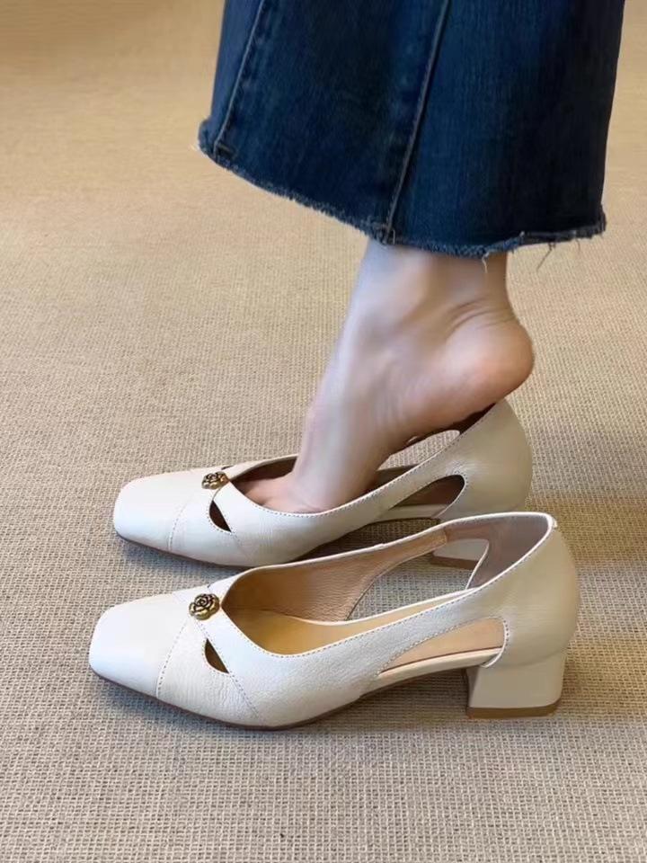 

2025 summer new baotou square head thick heel hollow shallow mouth outer wear versatile simple pedal with skirt single shoes 35