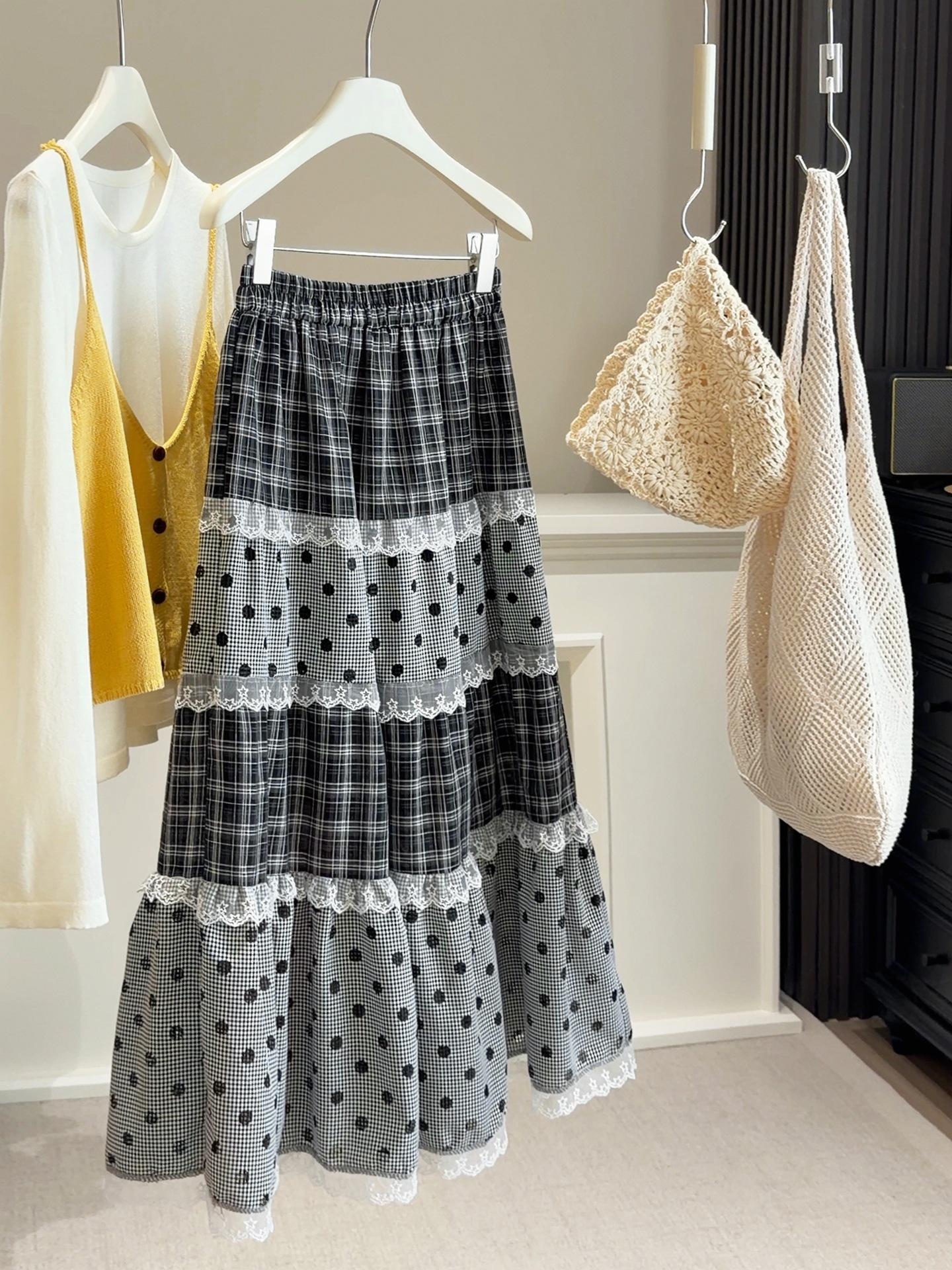 

Japanese Multi-Layer Lace Plaid A-Line Skirt - Women s Spring Mid-Length with Large Hem One Size чорний