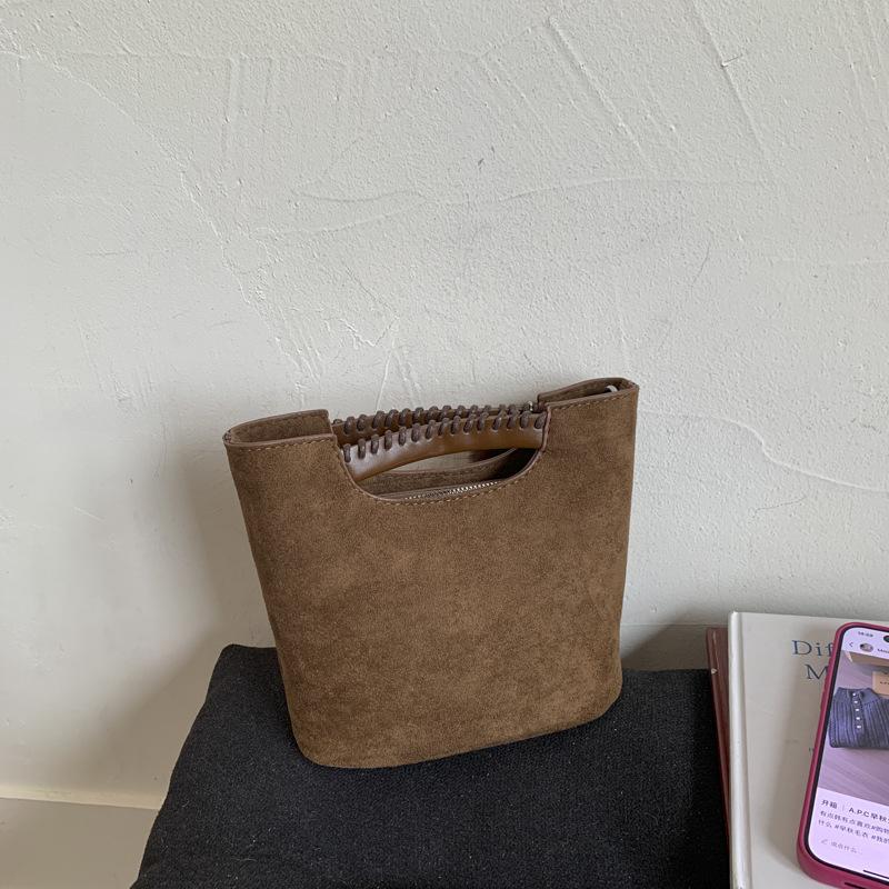 Niche Bag Women's Fashion Retro High-end Shoulder Bag Commuting Versatile Messenger Bucket Bag