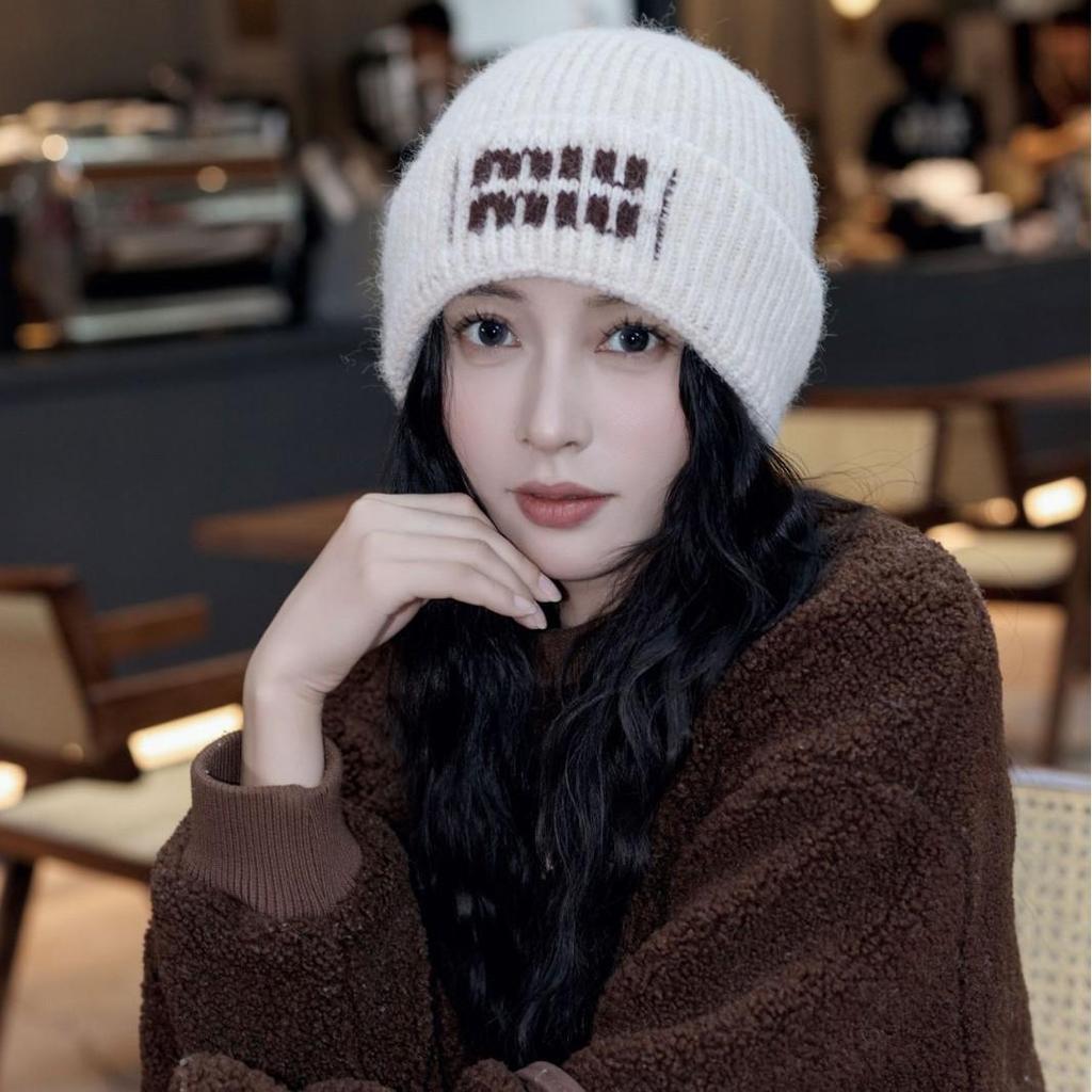 Miu Prémiová podzimní/zimní vyšívaná vlněná čepice s ochranou uší