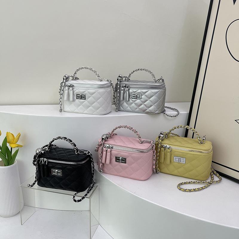 Large-capacity Bag 2026 Spring Simple Korean Versatile Single Shoulder Crossbody Diamond Chain Small Square Bag Korean Niche