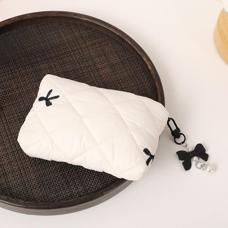

Cute Bow Embroidered Small Cosmetic Lipstick Earphones Data Cable Portable Storage Bag Coin Purse Pouch Make Up Bags Organizer білий
