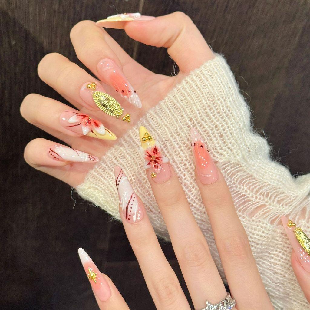 Handmade Press On Nail Gentle Luxury Reddish Pink Gradient Hand-painted 3D Carved Flowers Long Pointed Fake Nail Patch Artificial Nail Reusable