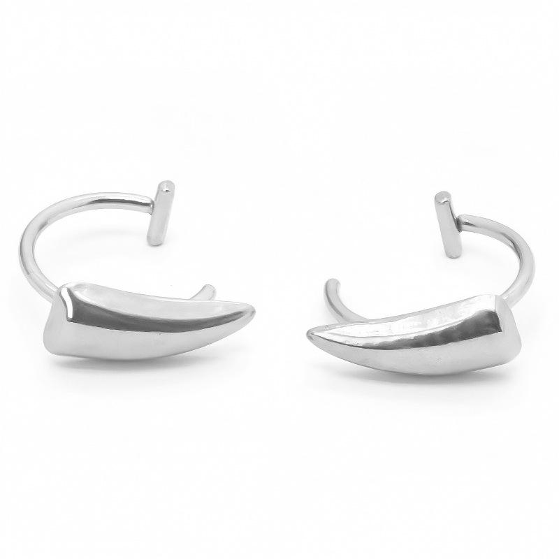 

Клипса для губы из нержавеющей стали «Волчий клык» - Женское украшение без пирсинга