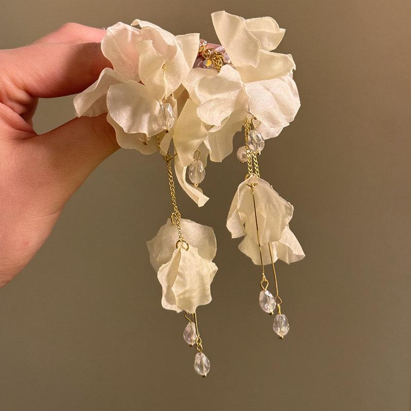 

Spring jasmine flower fringed earrings women s new exaggerated seaside vacation style earrings fashionable versatile earrings