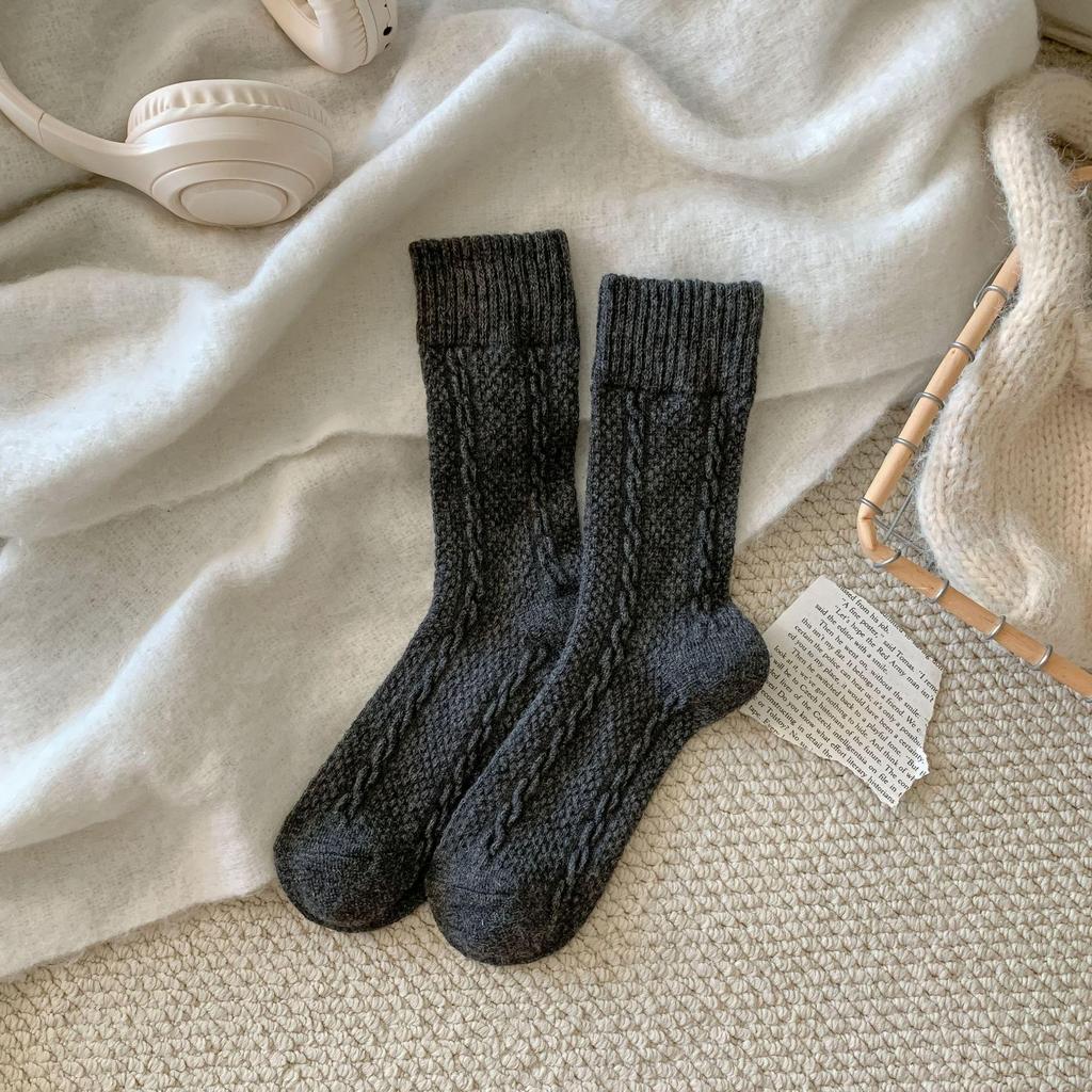 Women's Japanese-Style Gray Wool Mid-Tube Socks: Cozy, Retro, Solid Color for Autumn/Winter.