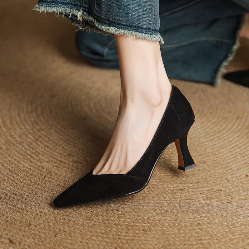 

New women s fashion single shoes pointed comfortable thick heel small leather shoes beef tendon soft sole large size shoes low top shallow mouth h 40 чёрный