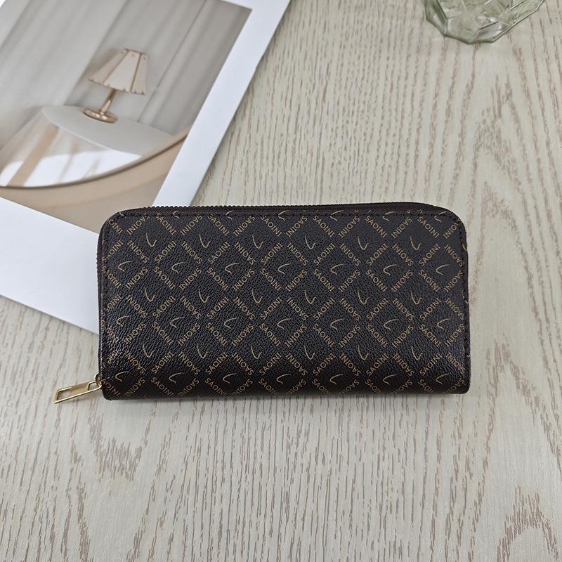 Vintage European & American Women's Long Wallet with Multi-Card Slots and Large Zippered Storage