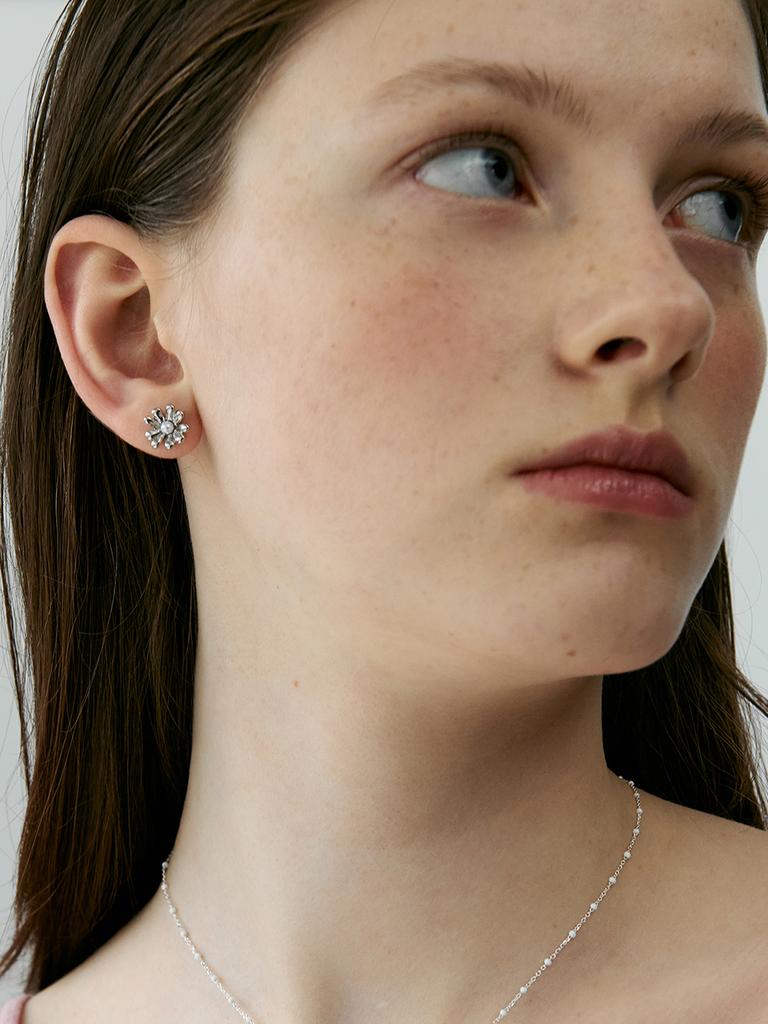 Vintage Hollywood Daisy Bloom Garden Earrings_Vh2534Ea001M