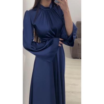 Vestidos longos de manga comprida com amarração na cintura e cor sólida