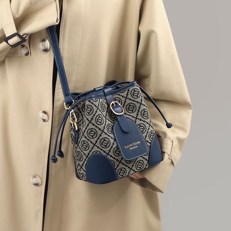 2025 New Women's Bag Autumn Winter Bucket Bag Lightweight Commuter Large Capacity Single Shoulder Crossbody Bag