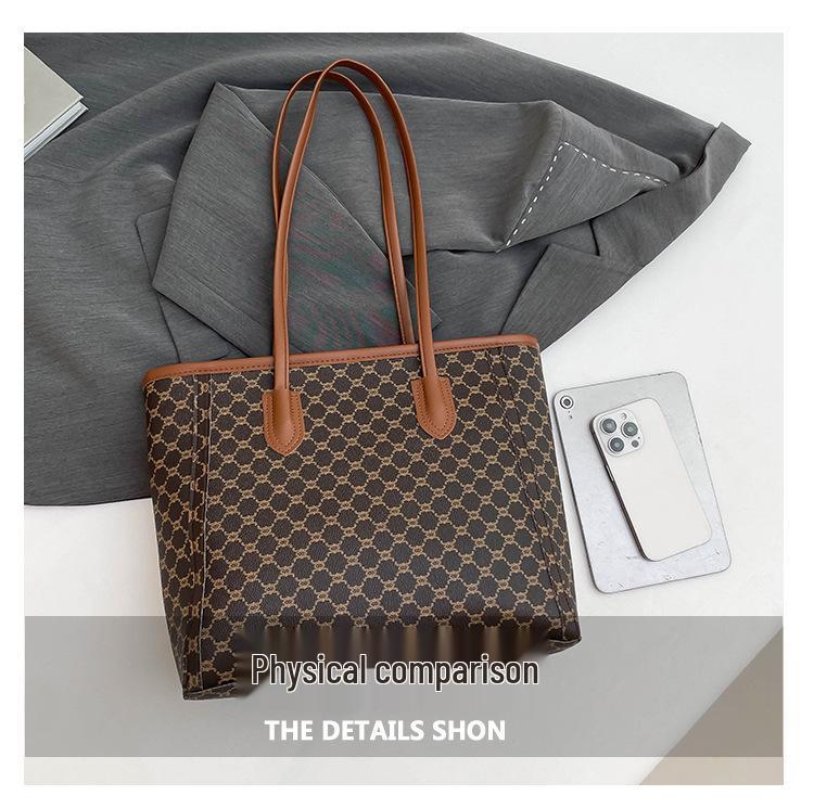 Wszechstronna torba tote o dużej pojemności: Moda Jesień/Zima 2025 dla Studentów i Dojeżdżających do Pracy