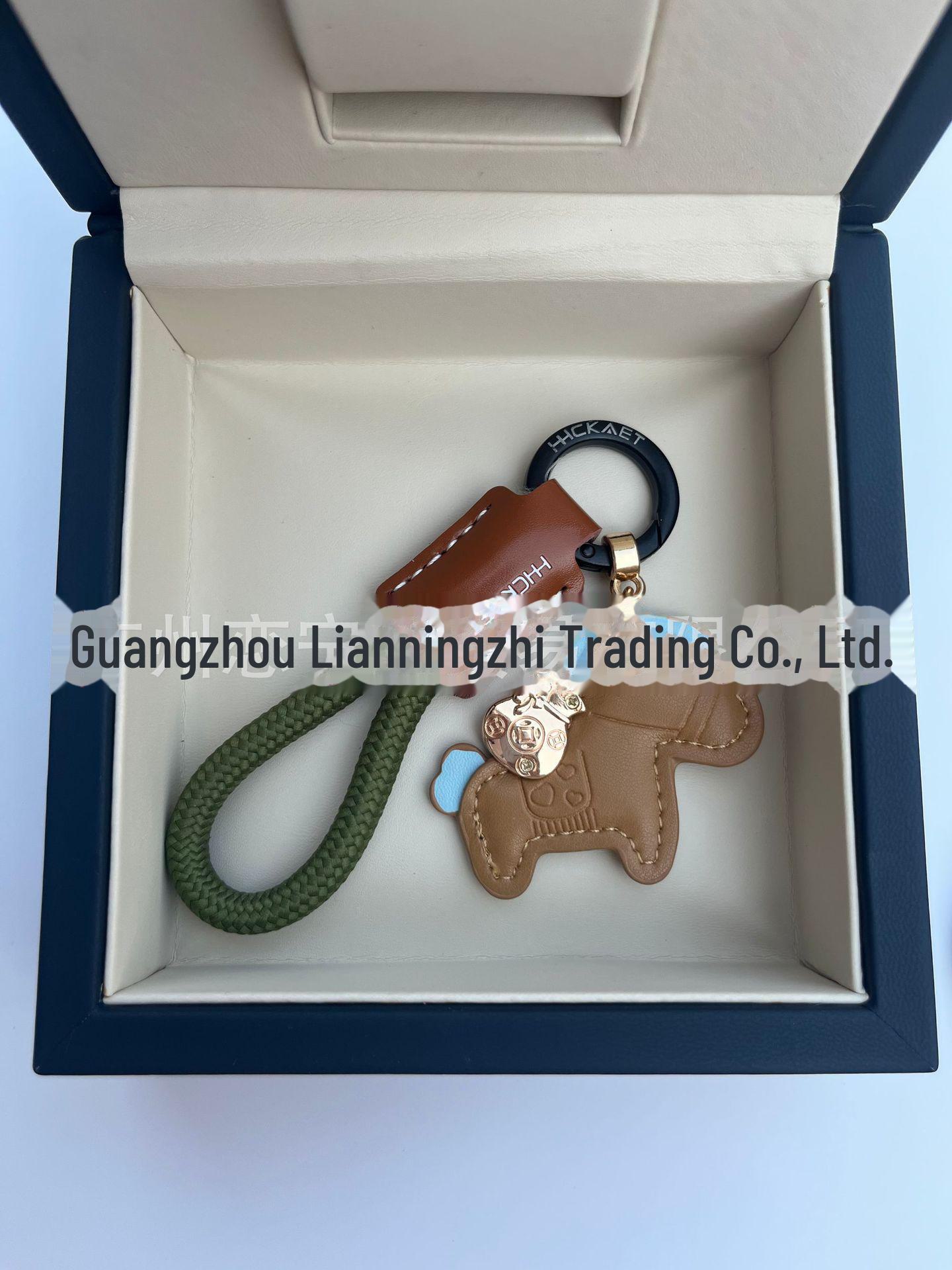 

Брелок из коровьей кожи с мгновенным предсказанием: Креативный, изысканный, парный подарочный кулон