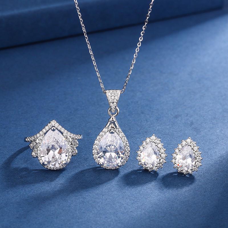 

Dazzling 5 Carat Moissanite Teardrop Necklace - Elegant Clavicle Jewelry Stud Earrings