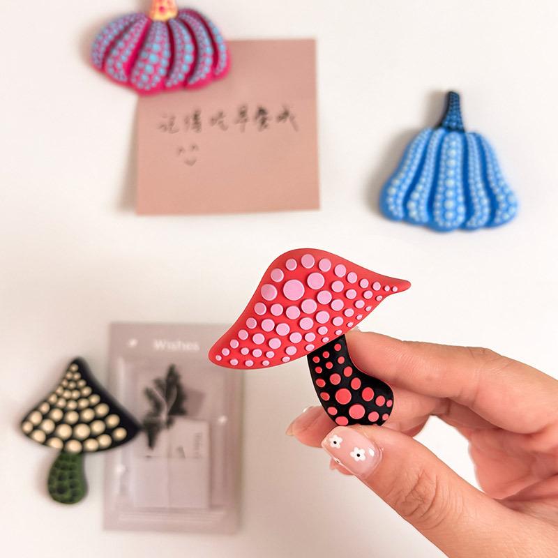 5pcs Resin Mushroom Fridge Magnet Fish Fridge Magnet 3D Cartoon Sticker Toy for Kids Diy Office Whiteboard Gadget