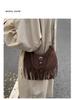 Vintage Zamszowa Torba Crossbody z Frędzlami - Jesienno-Zimowa Modna Torba do Dojazdów