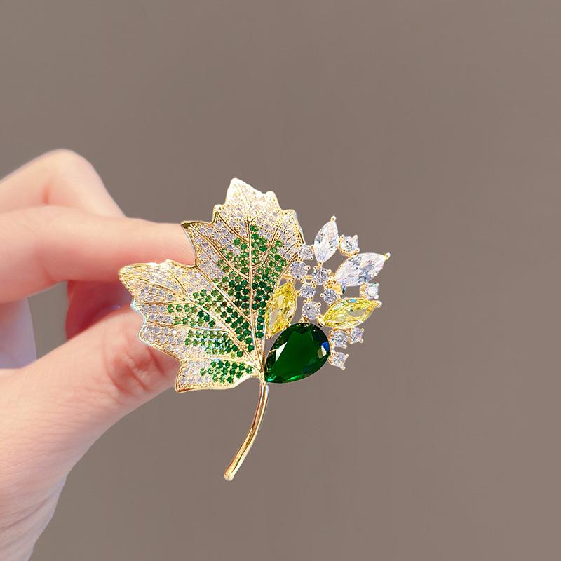 1PC Rhinestone Shiny Crystal For Women Brooch Pin Vintage Coat Clothing Accessories Maple Leaf
