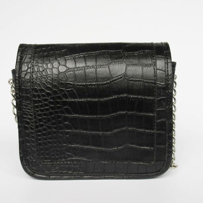 Fashionable Women Crossbody Bag In Durable Pu Leather With Chic Chain Detail