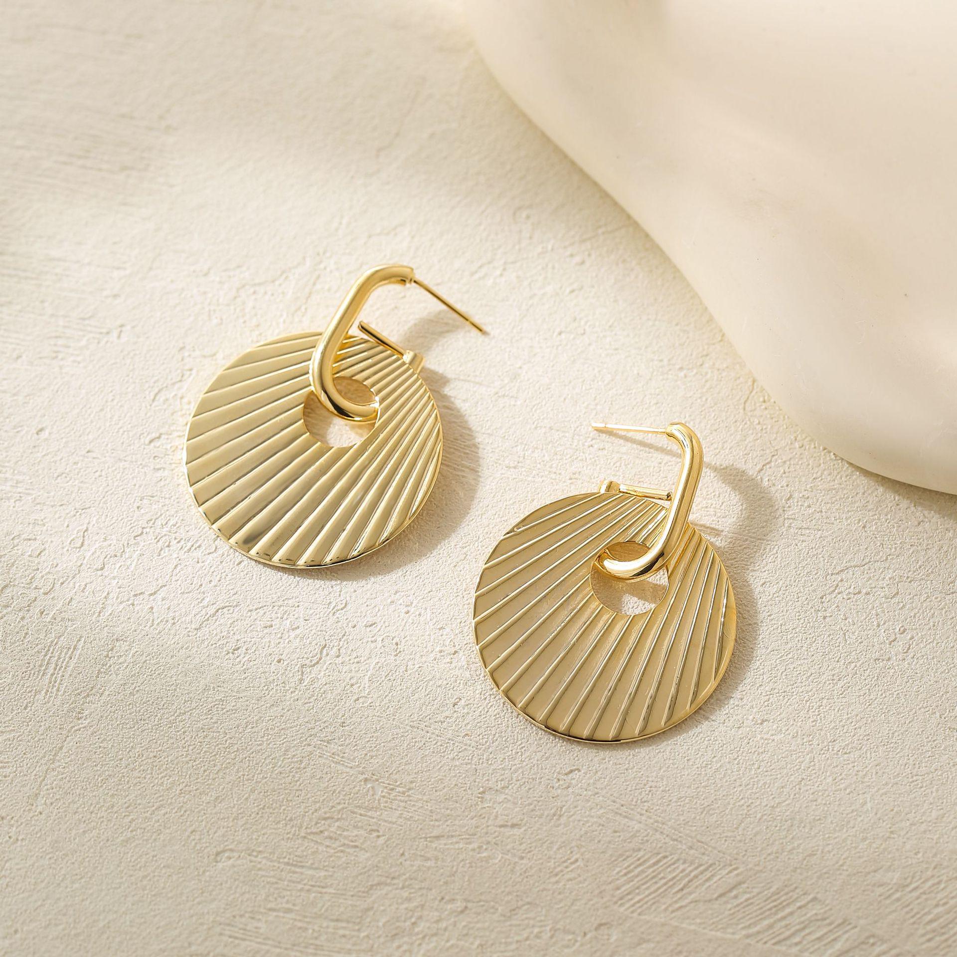 

Европейские и американские серьги из металла с посеребреными иглами с золотым покрытием