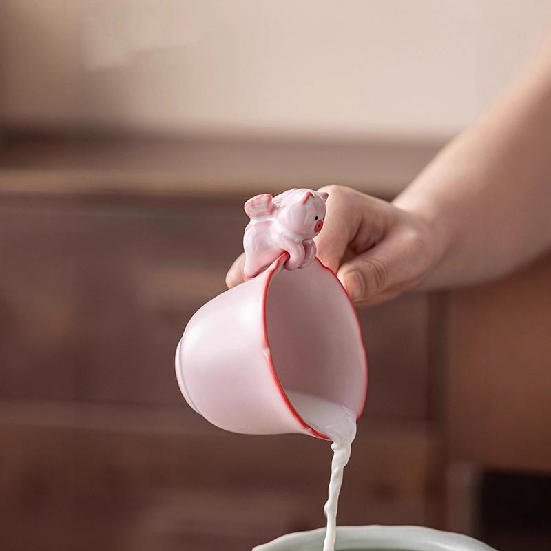 Estatua de Mascota de Té de Cerámica Pez Pececito Escupe Burbujas Bajo Fondo de Taza Rosa Escupe Burbujas Adorno de Cerdito Tazas de Agua Decoración de Taza Regalo