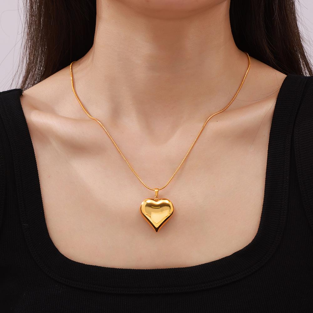 18K Gold-Plated Heart Pendant Titanium Clavicle Chain - European & American Retro Chic Style Jewelry