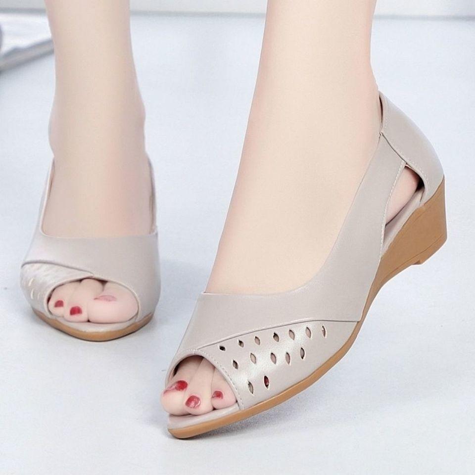 Women Summer Sandals Mother Shoes Leather Soft Bottom Non-slip Fish Mouth Comfortable Large Size Hole Shoes