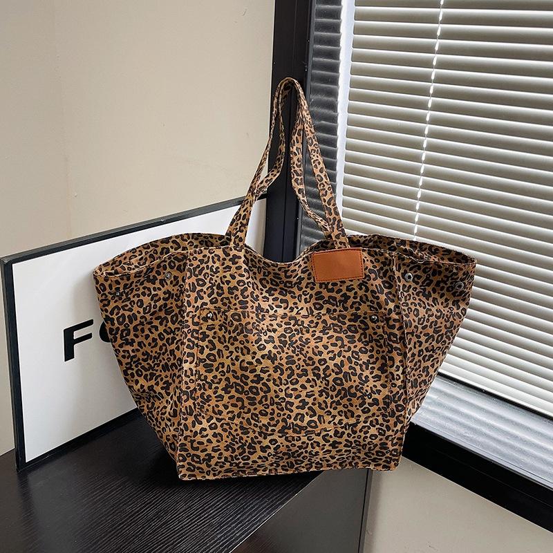 

Shoulder bag girls fashion sense casual simple niche large capacity 2025 new niche original commuter canvas bag