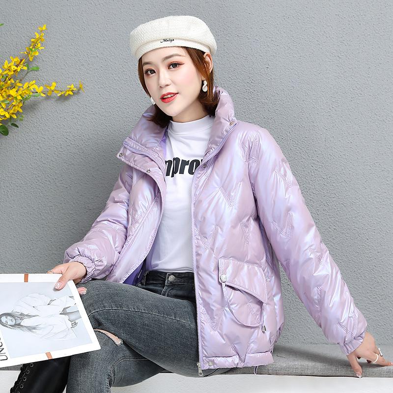 Damskie zimowe krótkie błyszczące ubrania bez spłukiwania wyściełane bawełną, nowe lekkie i cienkie małe ciepłe ubrania wyściełane bawełną i modne płaszcze.