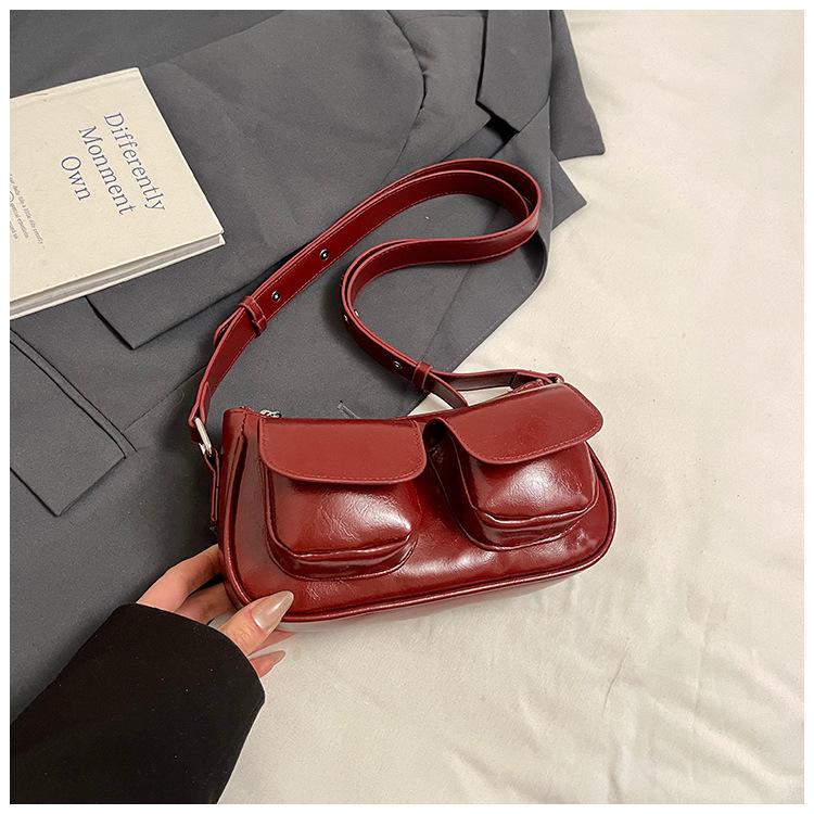 High-value simple shoulder underarm commuter bag women's 2025 summer new fashion messenger small square bag