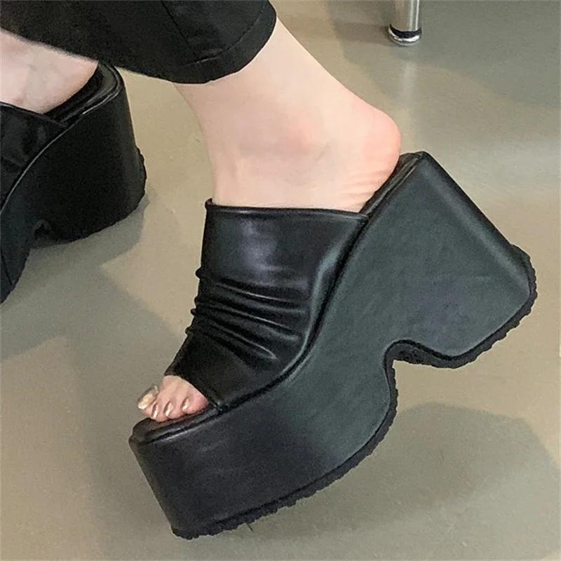 Mode Übergröße Sommer Mode Hausschuhe Plissierte Eckige Zehenpartie Damenschuhe Punk Plateau Dicke Sohle Absätze Schuhe für Damen Zapatos Mujer
