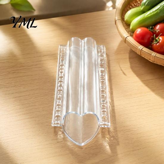 Hard Plastic Plant Shaper Cucumber Growing Mold, Heart Shaped, Clear Vegetable Fruit Shaping Tool Reusable Mold for Zucchini Molds Farm