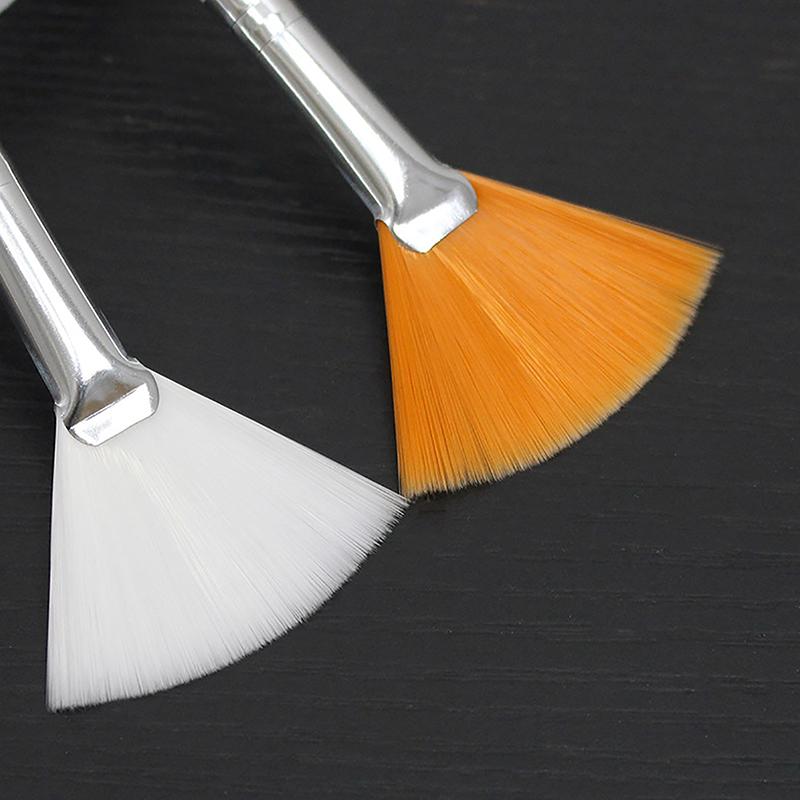 1Pcs Practical Facial Brushes Fan Makeup Brushes Soft Portable Mask Brushes Cosmetic Tools For Women Ladies Girls