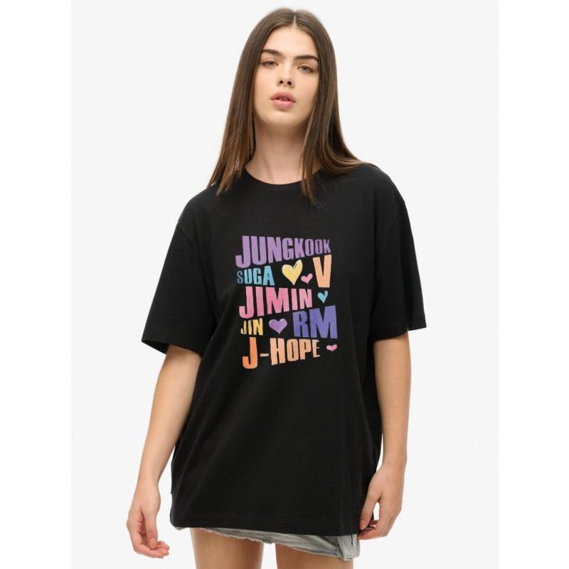 Übergroßes T-Shirt Schwarz Jungkook Suga V Jimin Jin Rm J Hope Kpop Bandmitglieder Namen und Herzen Print Lässige Streetwear für Frauen Unisex Mode Oberteil